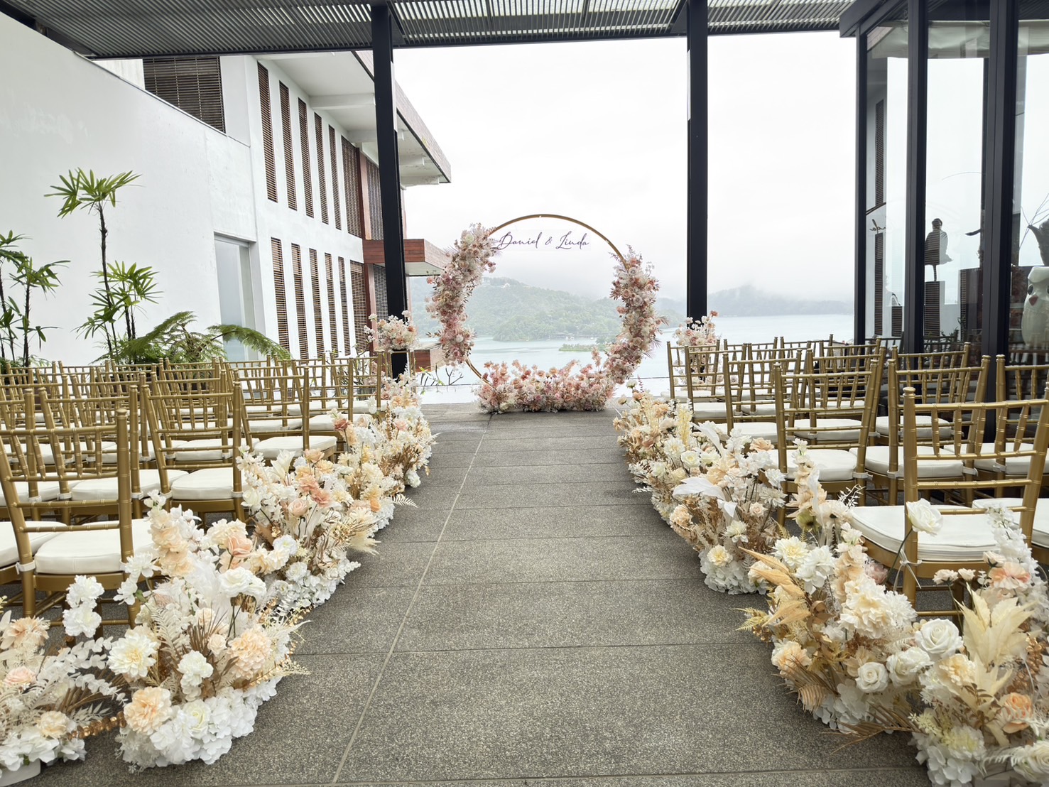 同色系仿真走道花